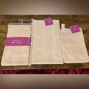 3pc set Brand new light pink with gray swirls table throw, runner and apron